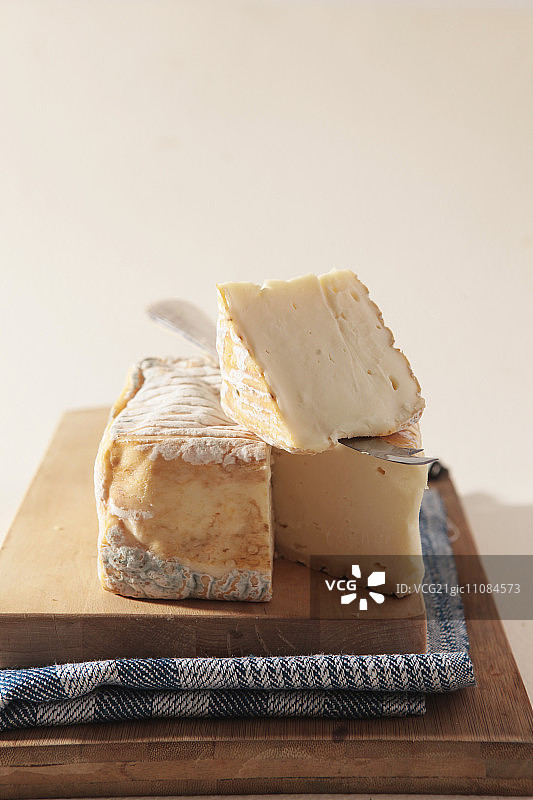 塔雷吉欧（来自意大利北部的软奶酪）图片素材