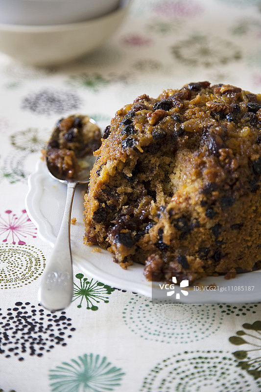 取出一勺的圣诞布丁图片素材