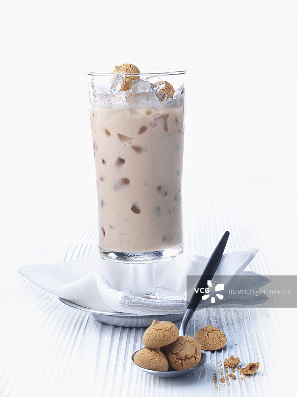 杏仁蛋白脆饼冰沙图片素材