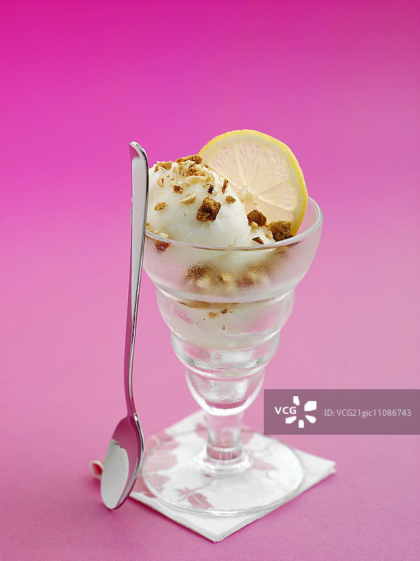 柠檬圣代配脆皮洒图片素材