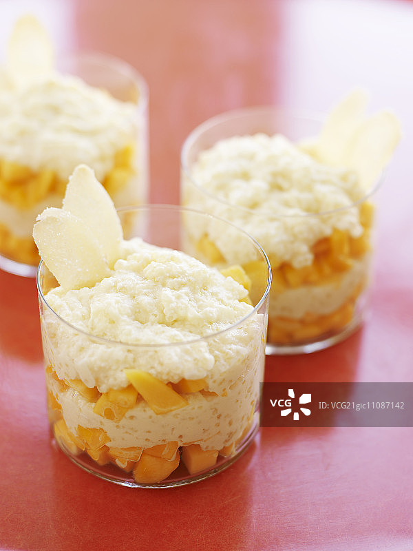 芒果姜汁分层木薯布丁图片素材