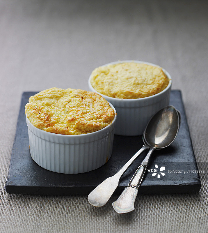 两种蔬菜舒芙蕾图片素材