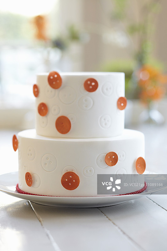 香草奶油糖霜双层杏仁蛋糕图片素材