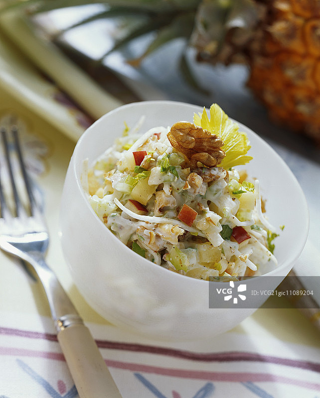 盘中的华尔道夫沙拉图片素材