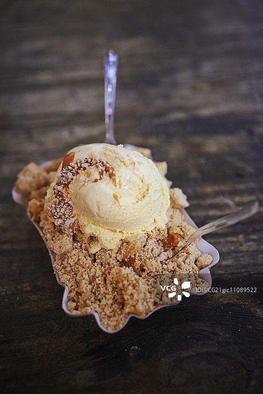 香草冰淇淋苹果酥图片素材