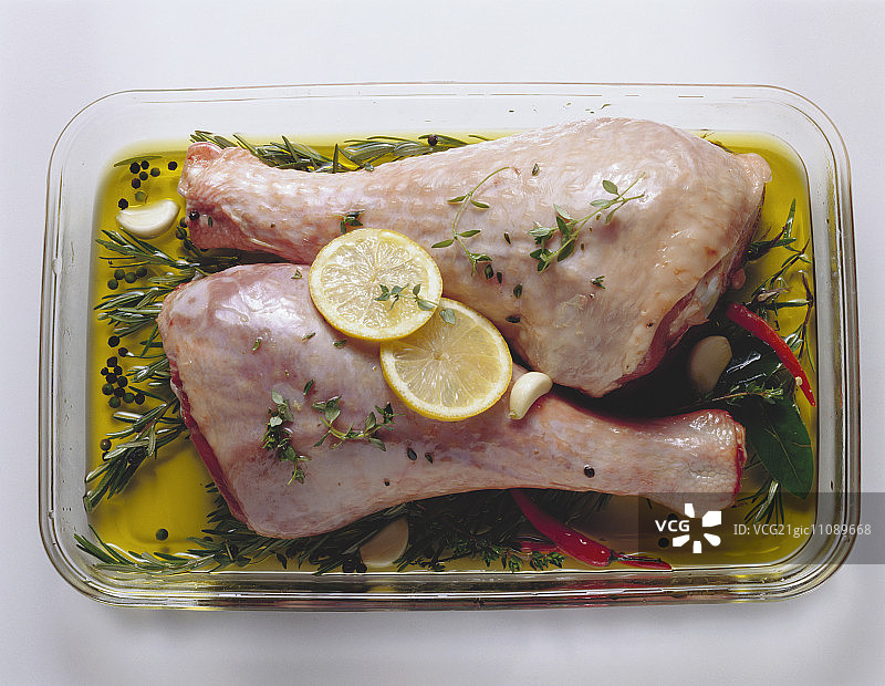 香草油腌火鸡腿图片素材
