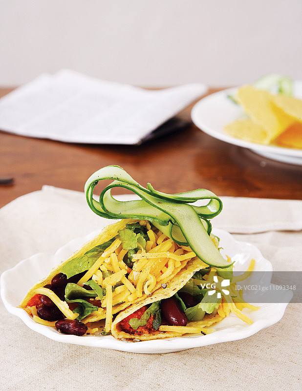 牛肉、腰豆和奶酪墨西哥卷饼图片素材