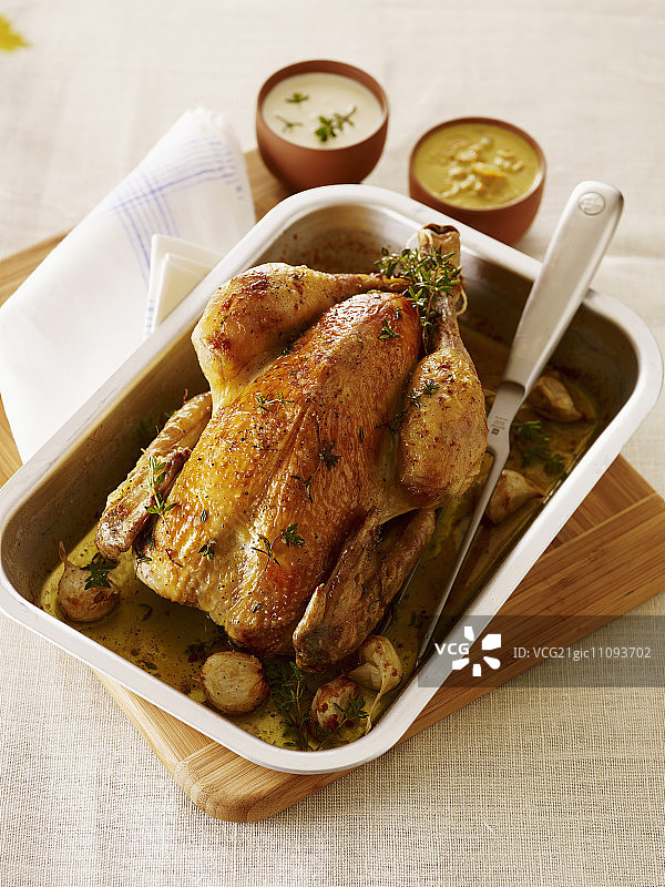 大蒜百里香烤鸡图片素材