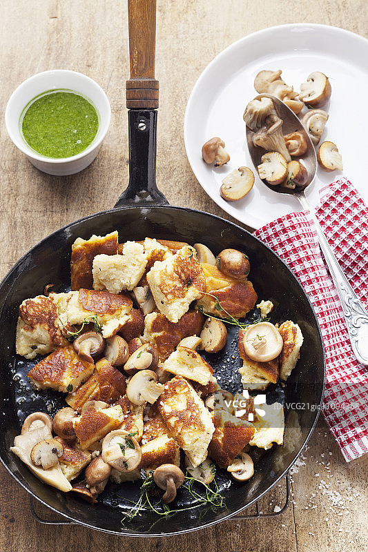 蘑菇土豆饼图片素材