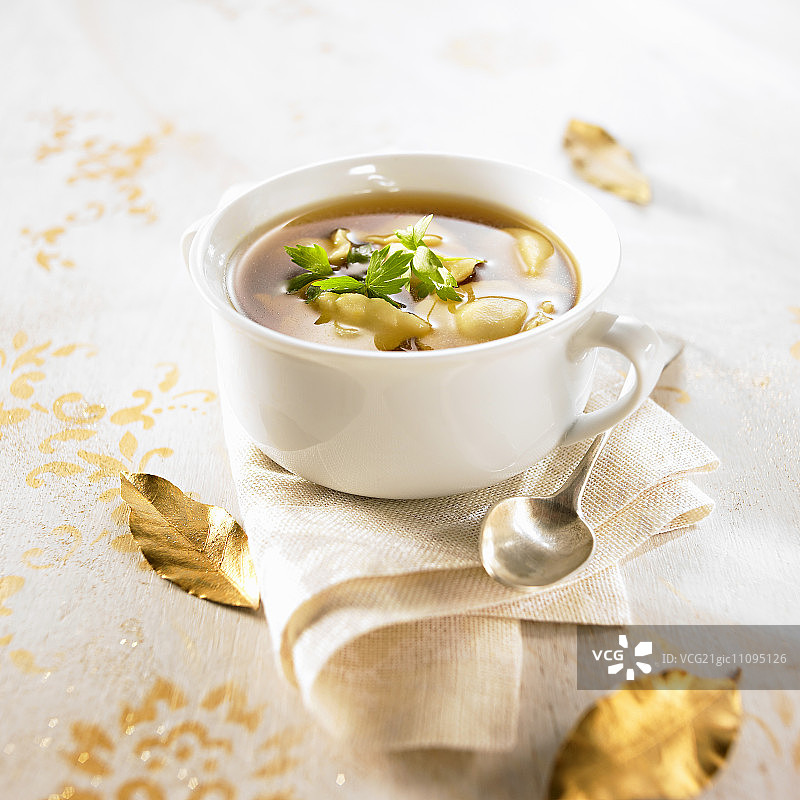 肉丸野鸡汤图片素材