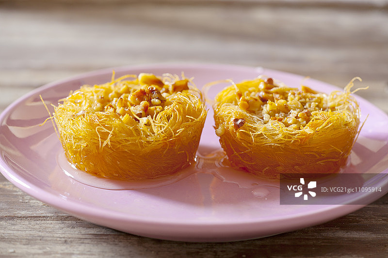 核桃与开心果丝糕图片素材