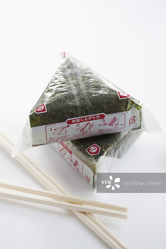 包装中的海苔饭团（日式调味饭团）图片素材
