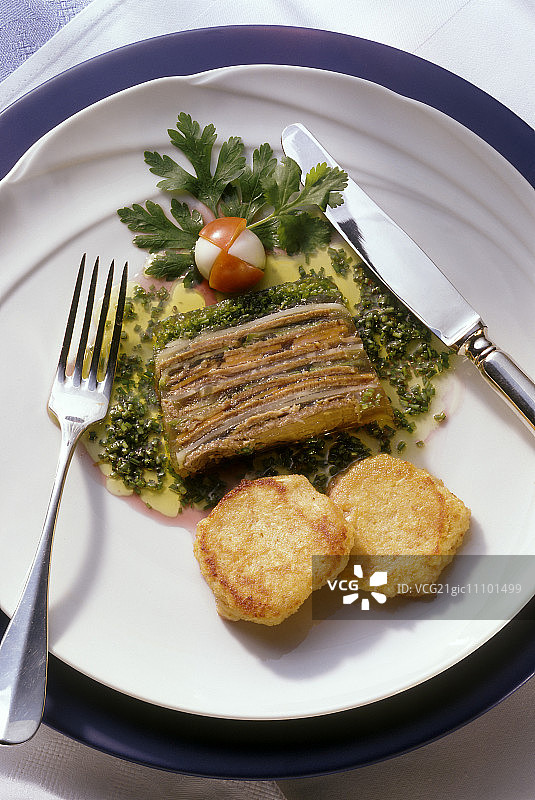 肉类蔬菜冻配辣根饼干图片素材