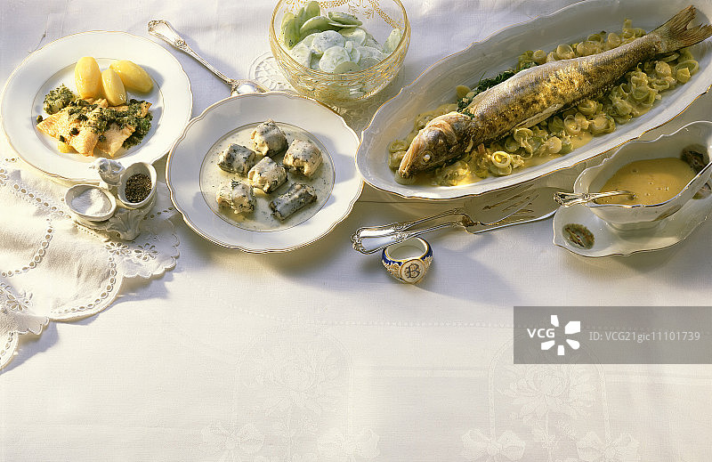 梭鱼；煮鳗鱼和梭鲈图片素材