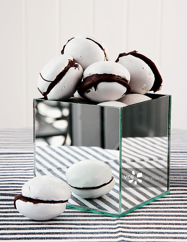 巧克力馅姜饼蛋糕图片素材