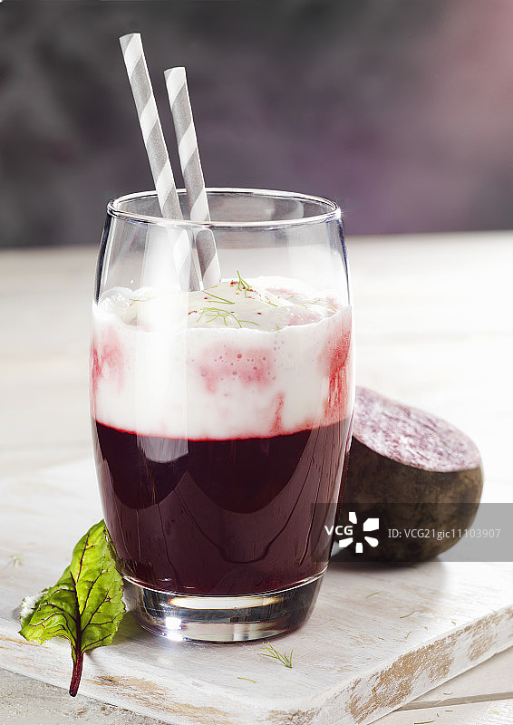 甜菜根、葡萄和李子汁图片素材