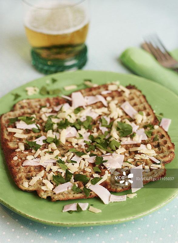 火腿奶酪香葱华夫饼图片素材