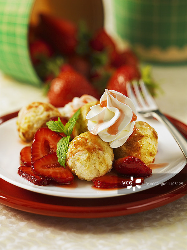 草莓娃娃图片素材