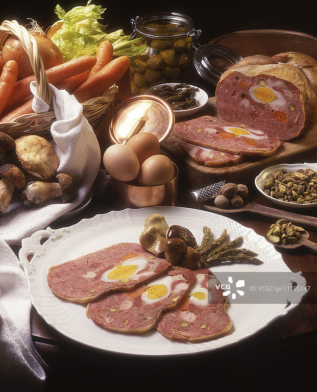 鸡蛋蘑菇开心果肉冻切片图片素材