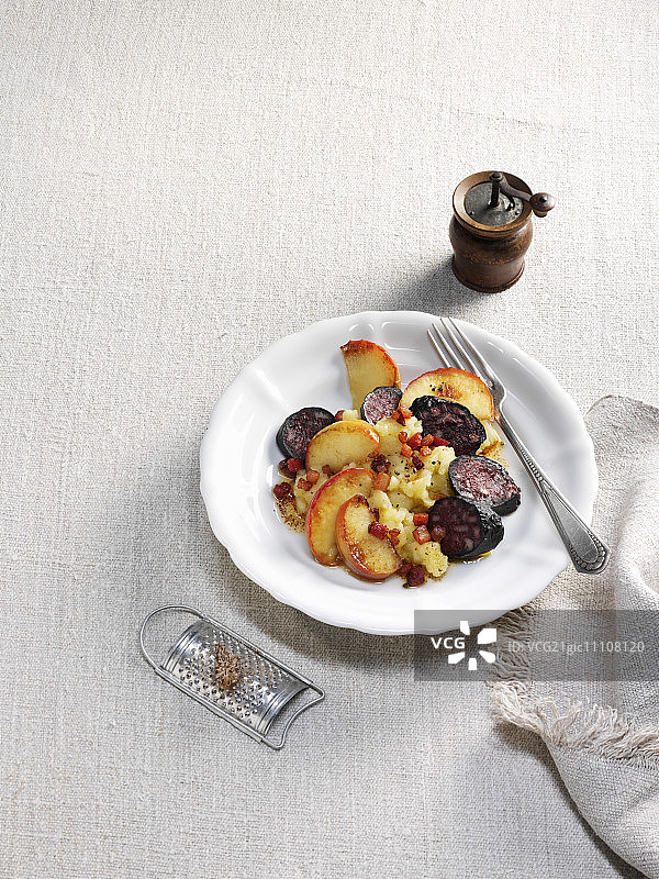 血肠土豆泥配苹果酱图片素材