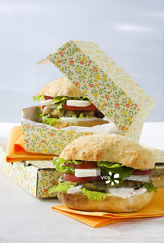 茄子菲达奶酪生菜番茄素食汉堡图片素材