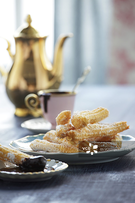 西班牙油条和浓缩咖啡图片素材