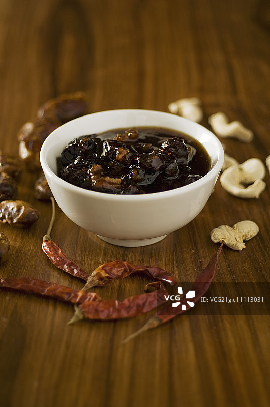 腌蜜枣、坚果和辣椒图片素材