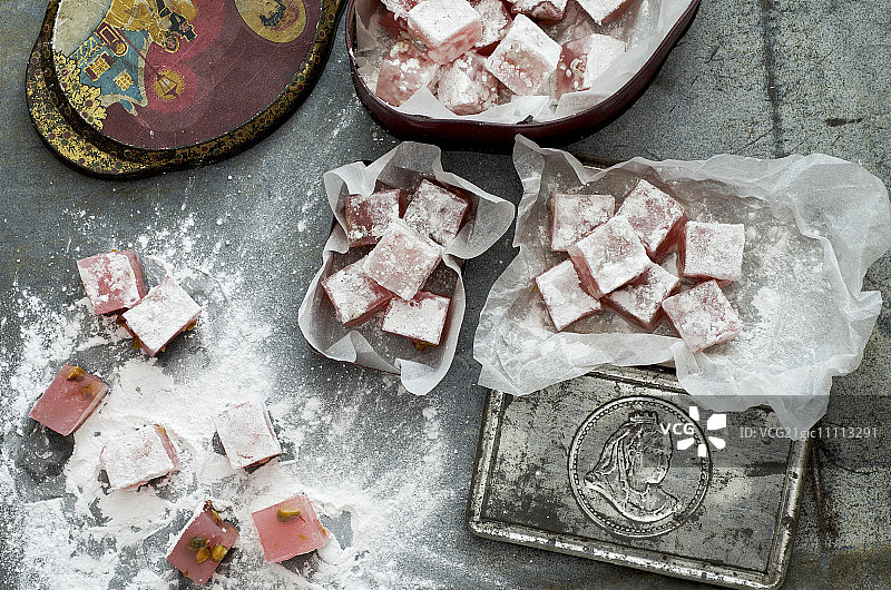 撒有糖粉的土耳其软糖图片素材