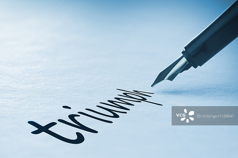 用钢笔书写“胜利”图片素材