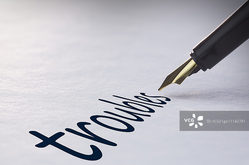 钢笔书写“烦恼”字样图片素材