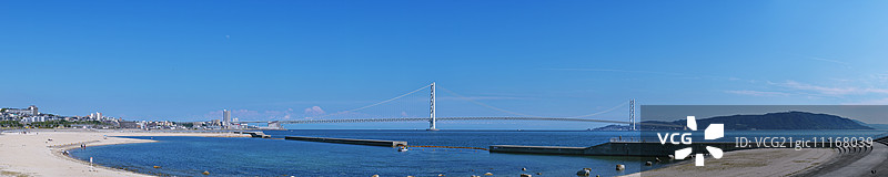 明石海峡大桥和远处淡路岛图片素材