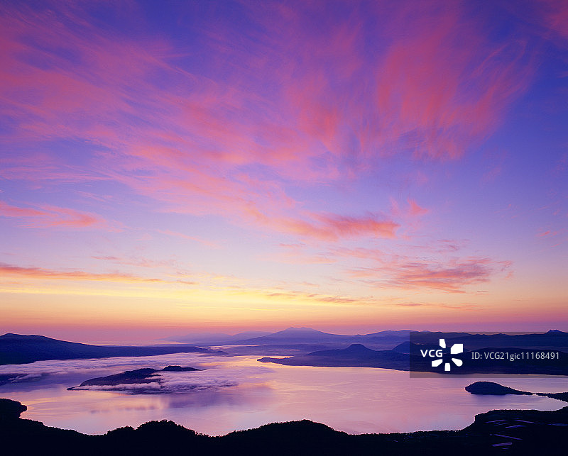 屈斜路湖黎明图片素材