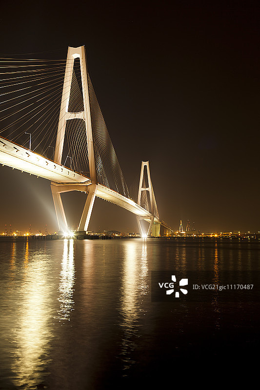 日本三重县四日市工业区夜景图片素材