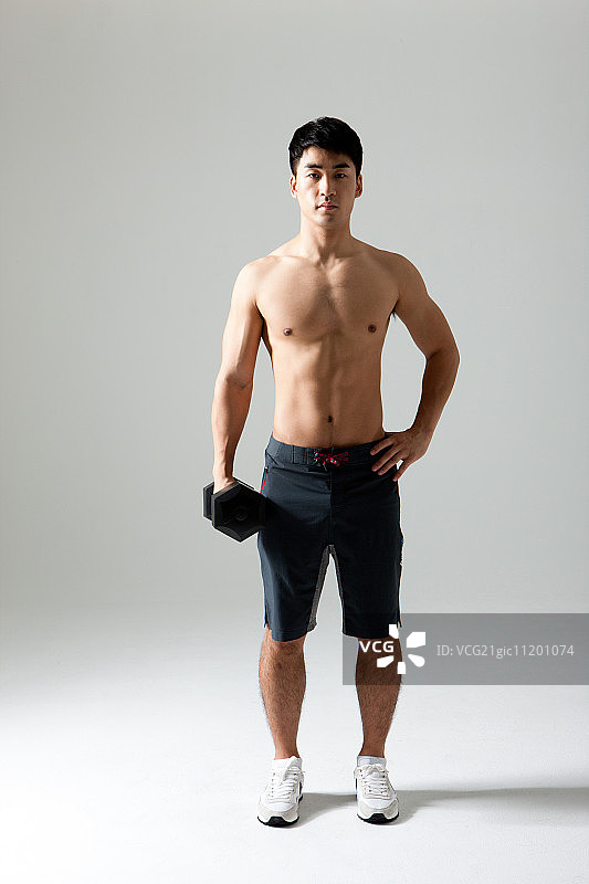 哑铃与健身教练图片素材