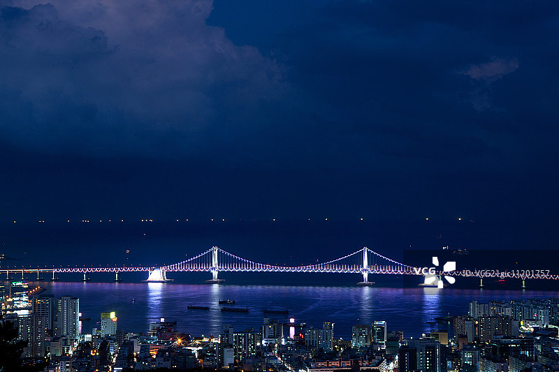 釜山夜景桥梁，灯光稳定图片素材