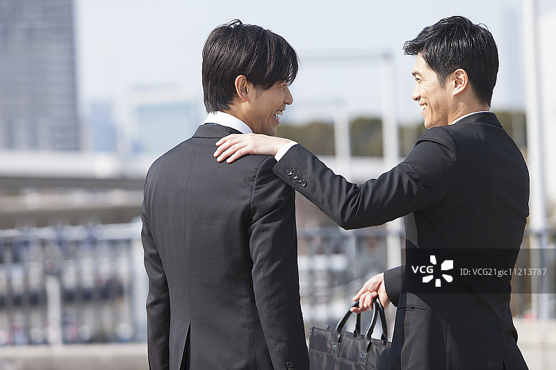 互相交谈的男人们图片素材