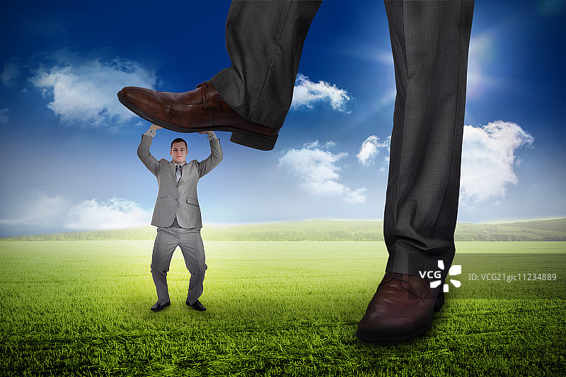 商人踩踏小商人合成图像图片素材