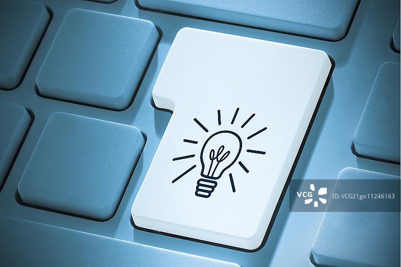 白色键盘上的创意创新图形图片素材