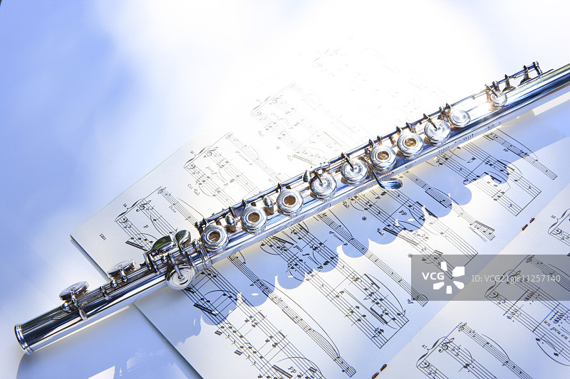 长笛和乐谱图片素材