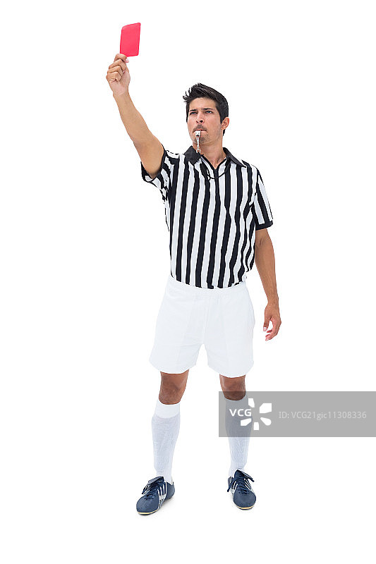 严肃的裁判在白色背景前举红牌图片素材