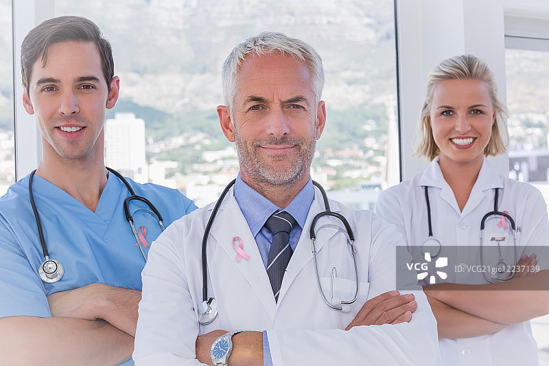 医生和护士团体支持乳腺癌防治宣传图片素材