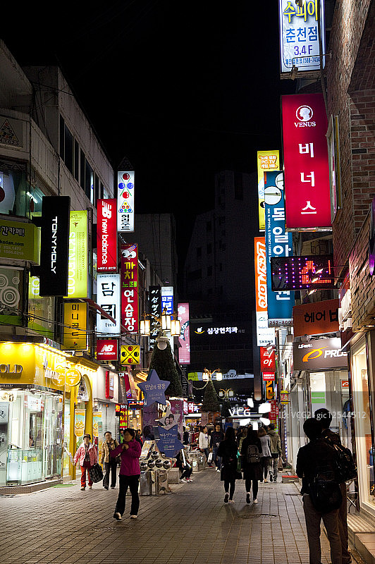 亚洲,韩国,江原道,春川市,明洞,夜景,图片素材