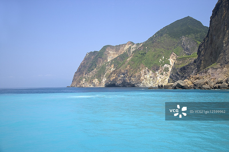 台湾,宜兰,龟山岛,眼镜洞图片素材