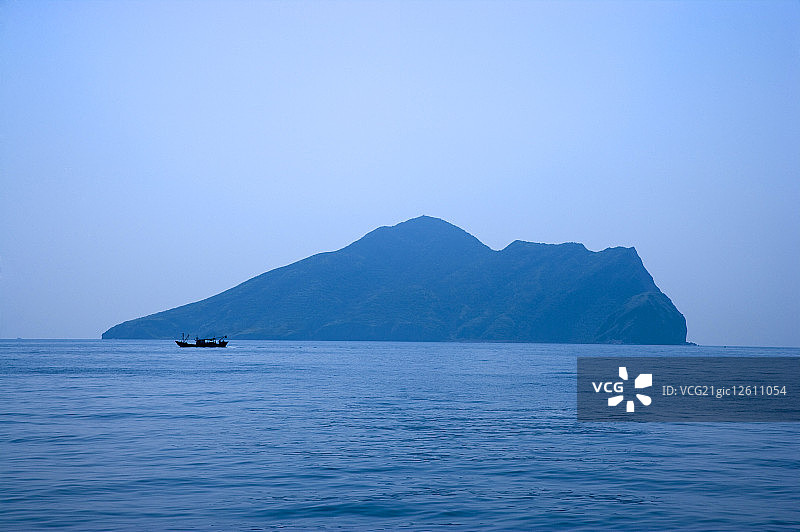 台湾,宜兰,龟山岛,阴阳海,眼镜洞图片素材