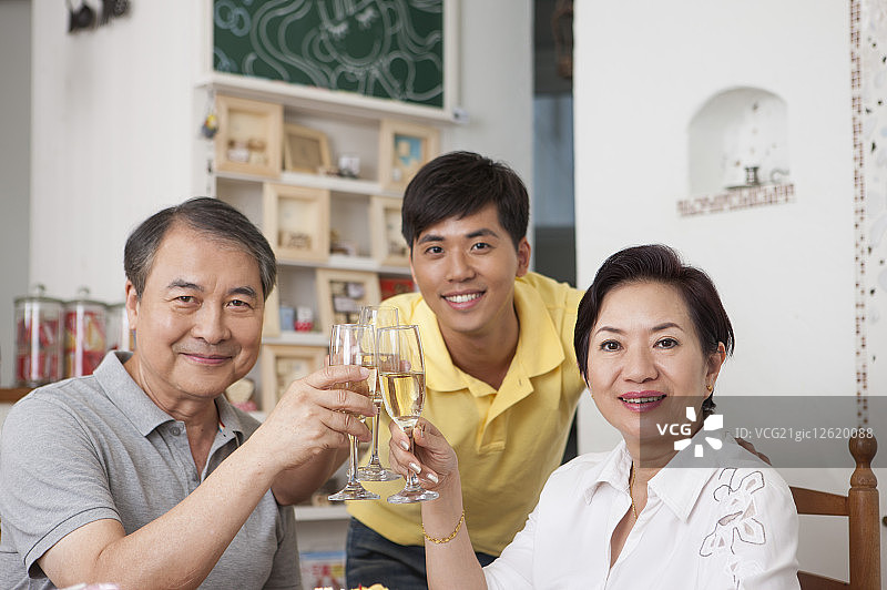 一个孩子的家庭,二代家庭图片素材