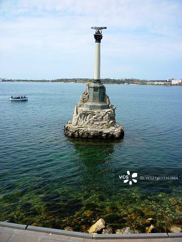 乌克兰塞瓦斯托波尔海上沉船纪念碑图片素材