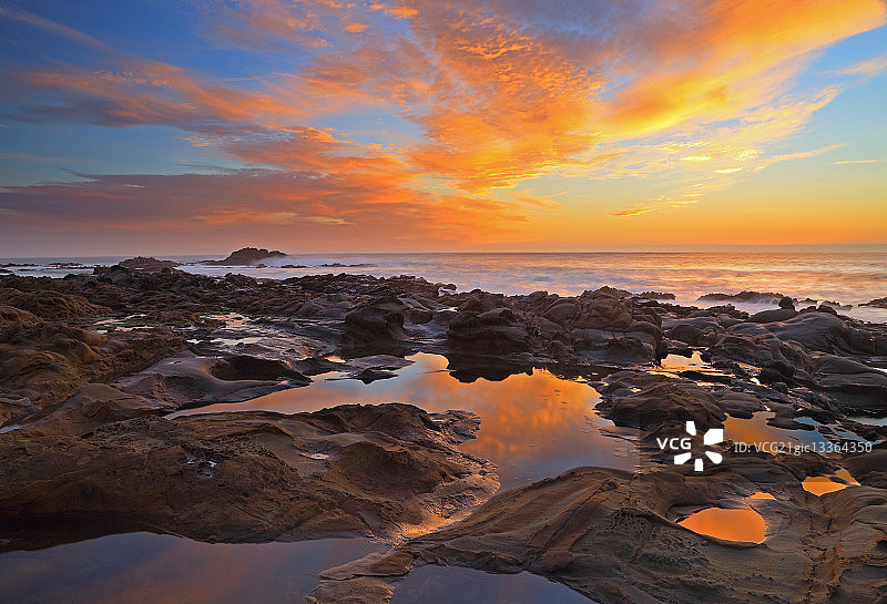 美国加州佩斯卡德罗豆中空州立海滩的如画天空图片素材