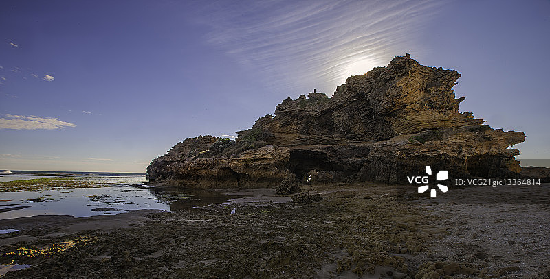 澳大利亚维多利亚州伦敦桥附近海滩上的岩层图片素材