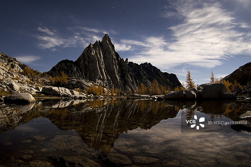 月光下的普鲁士克峰图片素材
