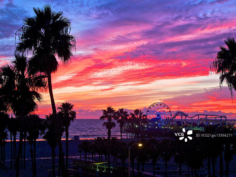 美国加利福尼亚州圣莫尼卡码头日落图片素材